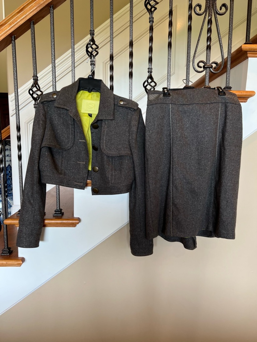 Bebe Cropped Dark Brown Tweed Jacket & Matching Skirt Size 10 with Lime Lining